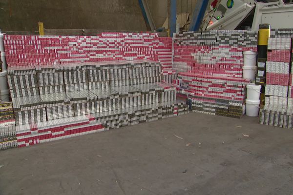 3,5 tonnes de cigarettes contrefaites saisies en 3 mois et détruites par les douanes le 16 novembre 2020. 