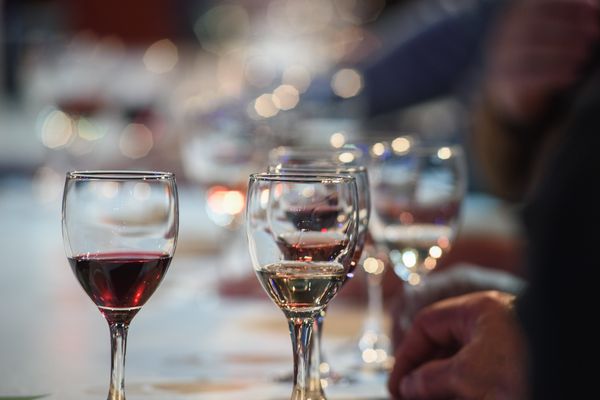 Il y a 15 ans, 57% des bouteilles vendues en supermarchés étaient des bouteilles de rouge. Aujourd'hui la tendance s'est inversée en faveur du blanc ou du rosé.