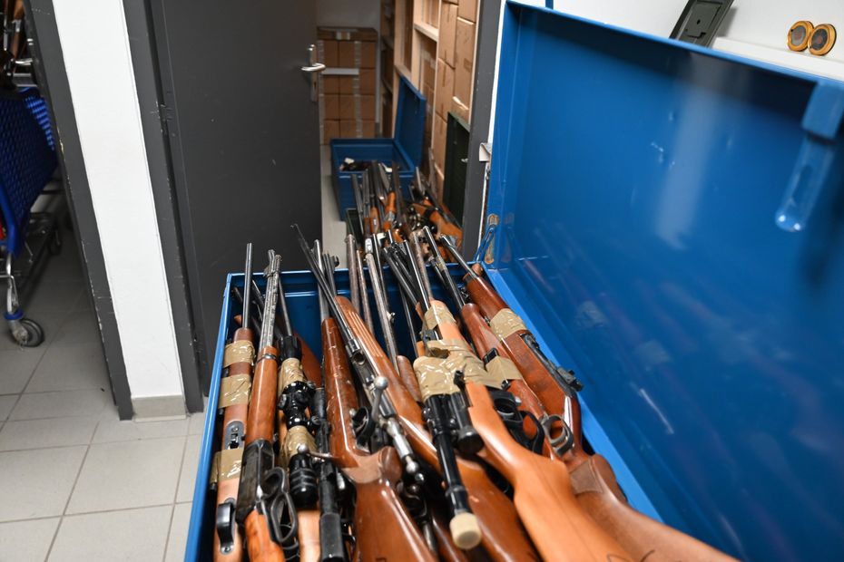 2,297 weapons and 18,300 ammunition recovered during the simplified abandonment operation in Isère, a “success” according to the prefecture