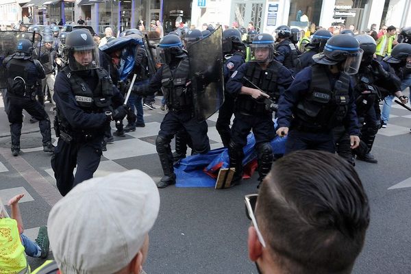 Forces de l'ordre et manifestants se sont affrontés une nouvelle fois.