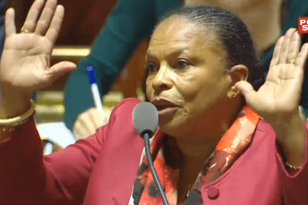 Taubira à Rachline (FN) : "Votre page Facebook héberge des propos qui mériteraient un traitement pénal".