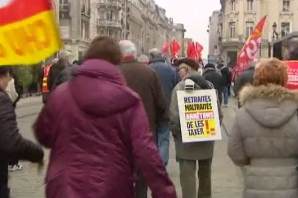 Une centaine de personnes dans le cortège