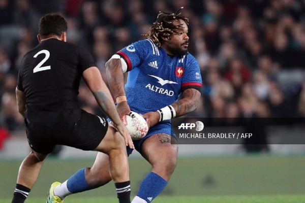 Mathieu Bastareaud durant le match test contre les All-Blacks à Auckland.