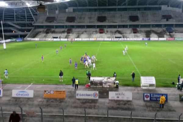 L'USA Limoges a une nouvelle fois fait tomber un leader de cette poule élite de Fédérale Une, en battant Massy 18-13 dans son stade de Beaublanc toujours inviolé cette saison !