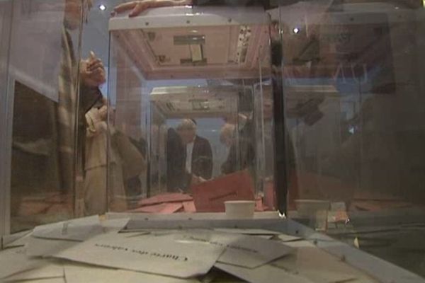Dans les Bouches-du-Rhône 11 000 militants étaient appelés aux urnes dans 22 bureaux de bote