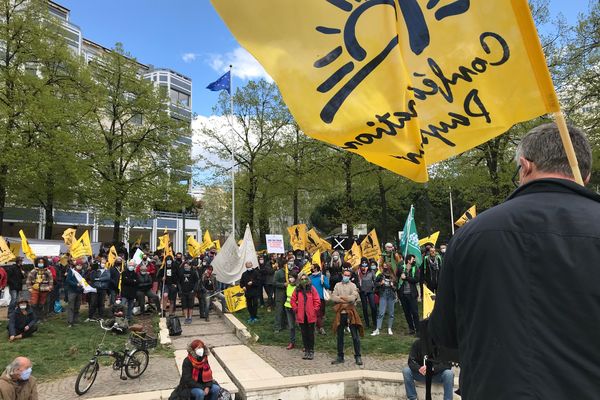 Une nouvelle manifestation d'agriculteurs ce lundi 12 avril 2021 à Lyon. La mobilisation débute place de l'Europe. 