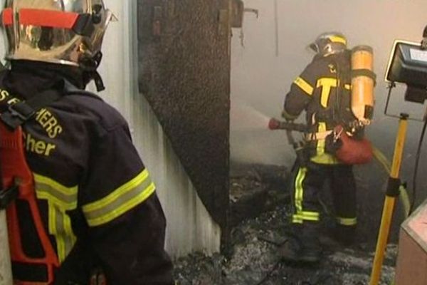 L'intérieur de l'Insomnia, à Montlivault (Loir-et-Cher) après l'incendie, le 15 février 2013.