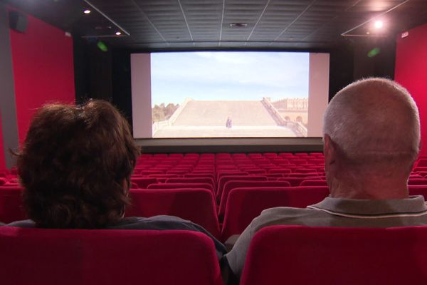 Les cinémas de proximité, pôles d'animations dans les petites communes, voient leur fréquentation diminuer.