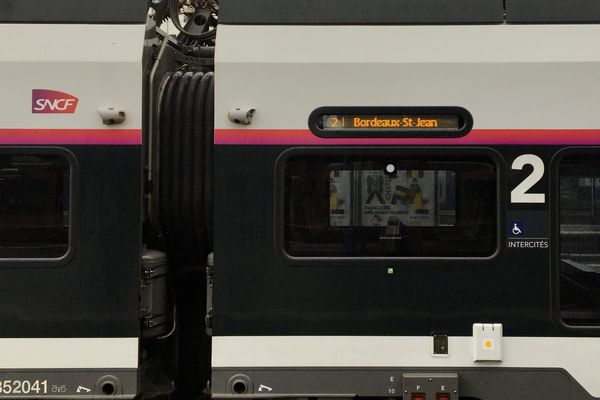 Destination Bordeaux, train Intercités en gare de Nantes le 24 octobre 2019