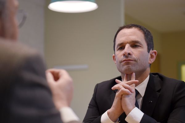 Photo : Benoît Hamon, alors candidat à l'élection présidentielle, le 24 mars 2017 à Auneau-Bleury-Saint-Symphorien (Eure-et-Loir).