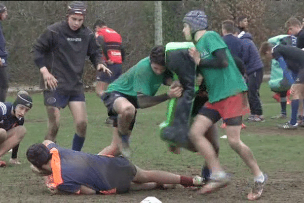 À vannes, la Breizh Rugby Académie forme les jeunes de 12 à 23 ans.