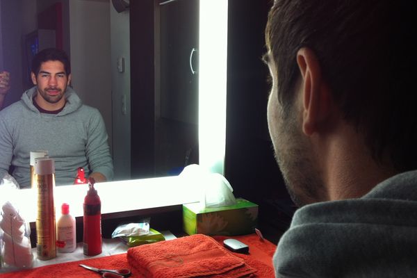 Nokola Karabatic dans la loge maquillage de France 3