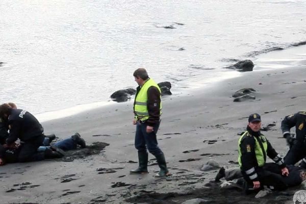 Arrestation de deux militants de l'ONG  Sea Shepherd, sur le Iles Féroé, le 24 juillet 2015