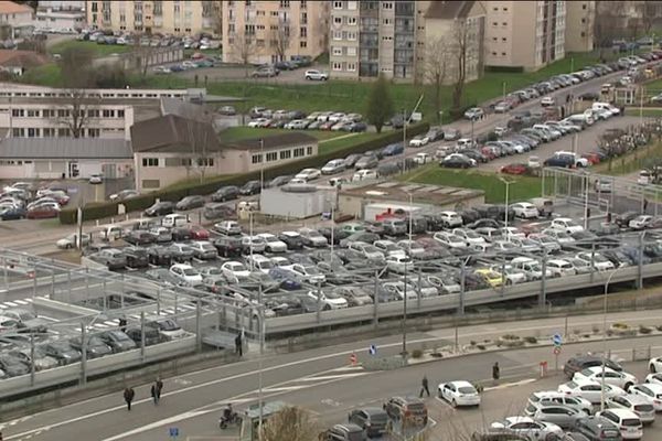 Le nouveau parking est situé juste en face de l'entrée principale du CHU de Limoges