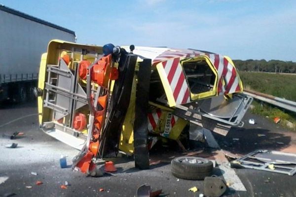 Le véhicule percuté sur l'A9 a été totalement détruit