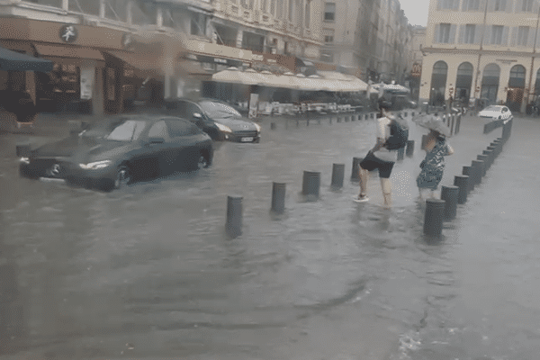 Le quartier de la Canebière s'est retrouvé inondé après les fortes pluies qui sont tombées en peu de temps, ce mercredi 4 septembre.