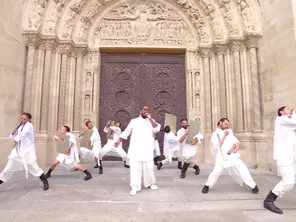 Slimane a donné un concert depuis la basilique de Saint-Denis.