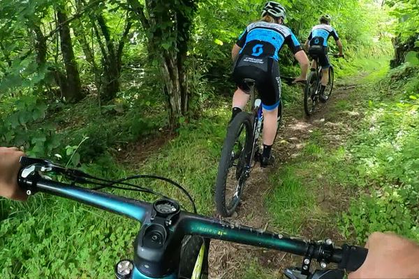 Les vététistes de Creuse Oxygène lancée dans la grande traversée de la Creuse.