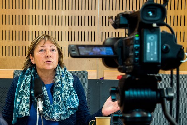 La maire de Calais Natacha Bouchart en conférence de presse ce mercredi.