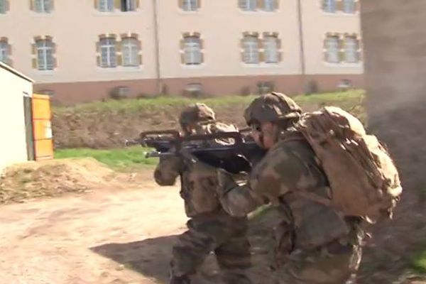 Les militaires du 1er Régiment de Tirailleurs d'Epinal à l'entraînement