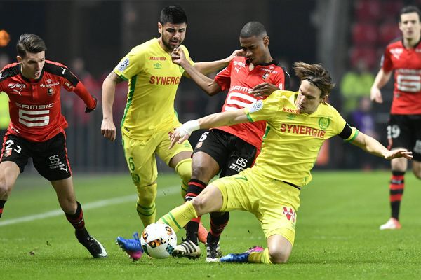 Rennes-Nantes Championnat de France de football, Ligue 1, 22e journée. Adrien HUNOU, Lucas LIMA, Gelson FERNANDES et Guillaume GILLET