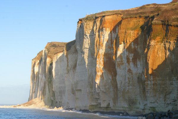 Ciel bleu ce jeudi, ou parfois voilé de nuages élevés