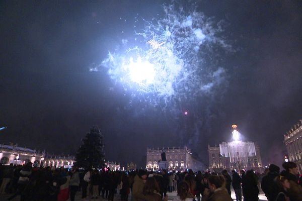 Un impressionnant feu d'artifices d'artifices a été tiré sur la place Stanislas à Nancy après la qualification des Bleus en finale de la Coupe du monde.