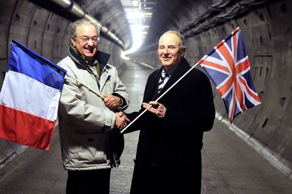 Deux ex-ouvriers du chantier du tunnel sous la Manche, 20 ans après. 