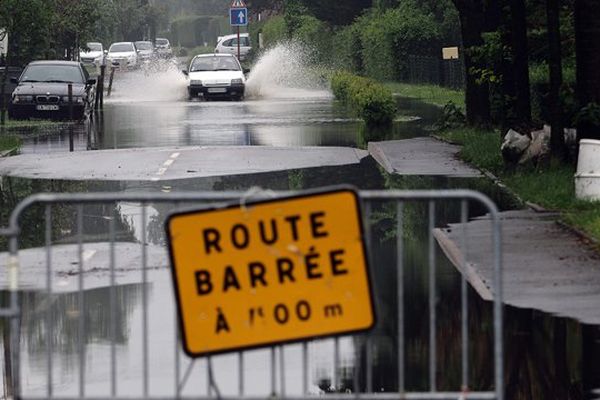 Illustration - Route barrée pour cause d'inondation