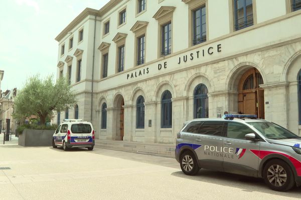 Manque de moyens : Coup de gueule des services de justice au tribunal de Valence ce mardi 22 juin 2022.  Derrière une façade rénovée se cache une justice au bord de l'implosion.