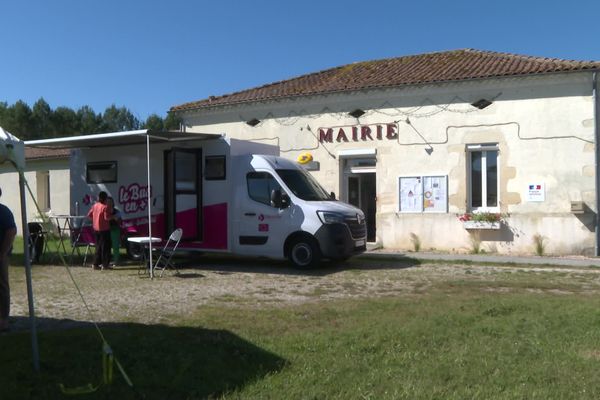 "Le Bus en +" du département de la Gironde vient en aide aux sinistrés de Naujac suite aux intempéries.