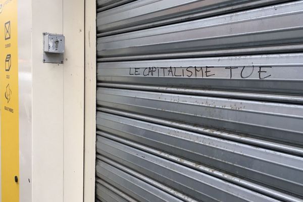 Un groupe de jeunes a pillé une épicerie près du lycée Paul Bert à Paris (14e).