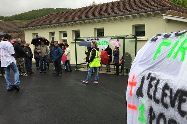 Les parents d'élèves ont bloqué l'école, aucun enfant n'est rentré en classe. 