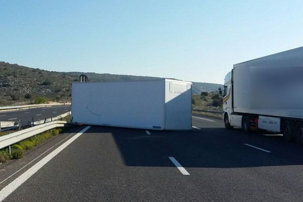 Entre Perpignan et Leucate - accident de camion sur l'A9 - 21 mars 2018.