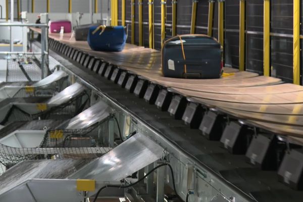 Plusieurs milliers de valises transitent chaque jour à l'aéroport Paris Charles de Gaulle