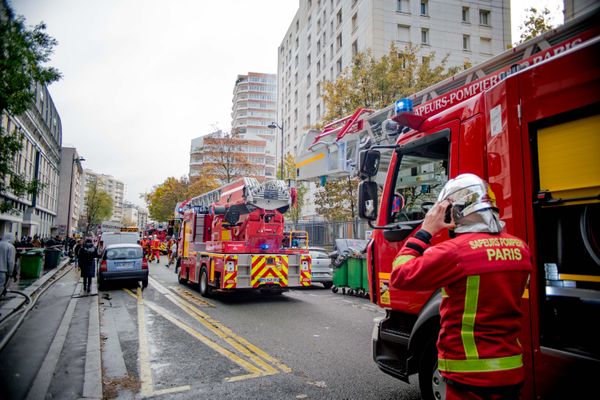 Le sinistre de Villeneuve-la-Garenne a entraîné l'intervention de 28 engins des sapeurs-pompiers de Paris, dans la nuit du 17 au 18 mars.