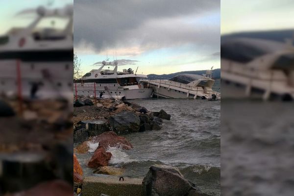 yacht en avarie au port de St Tropez