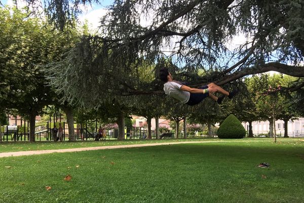 Ryan Laniesse, en plein entraînement au parc Jean Jaurès à Bergerac. 