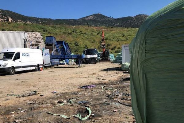 Destockage de déchets à Saint-Antoine, à Ajaccio. 