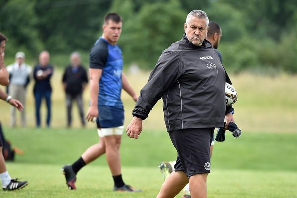 Christophe Urios, à l'entraînement de Castres ce mardi matin