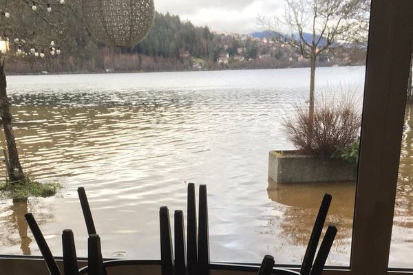 Le Lido à Gérardmer sous les eaux, vendredi 5 janvier 2018.