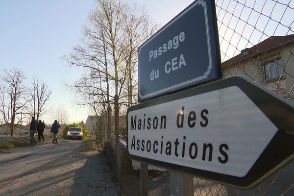 Près de la maison des associations sur la commune de Razès