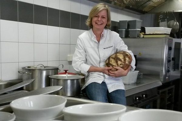 Martina Kompel est chef des cuisines de son restaurant de Corrèze depuis un an
