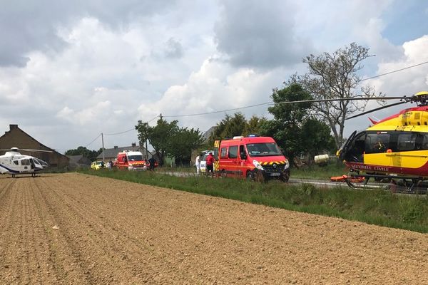 Un accident a eu lieu à Saint-Domineuc. Une voiture est tombée dans l'eau. Les passagers et le conducteur ont été transportés en urgence par hélicoptère.