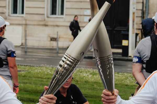 Passage de relais de la flamme olympique à Bordeaux ce 24 mai 2024