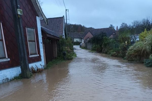 Au réveil, les rues de Conchy-sur-Canche étaient inondées ce mardi 19 novembre 2024.