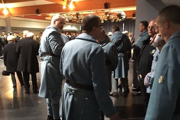 Morhange (Moselle) : les "poilus" attendent le président de la République, lundi 5 novembre 2018.