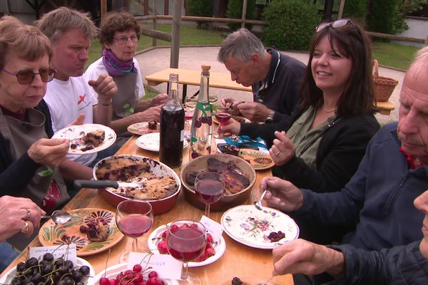 De nombreuses variétés de cerises poussent à Thannenkirch, notamment la variété "aigle noir", parfaite pour faire du schnaps ou des délices sucrés.