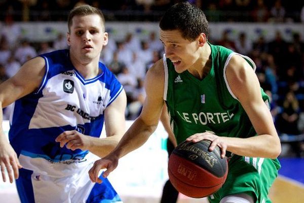 Déjà en vert, Mathieu WOJCIECHOWSKI, la nouvelle recrue du CSP,  en 25 Janvier 2014 avec Le Portel. 