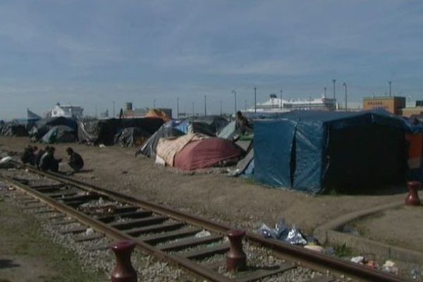 Un des camps de fortune des migrants à Calais